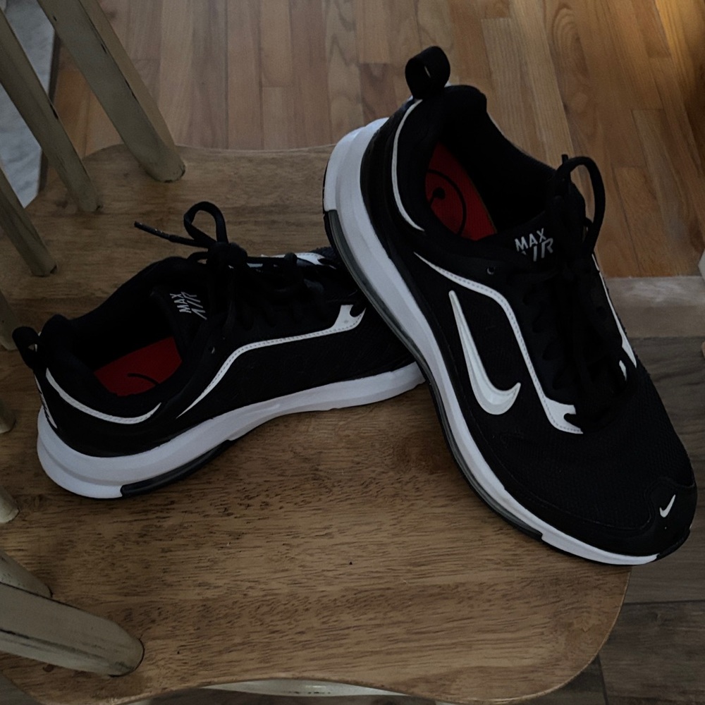 Nike Black and White Running Shoes